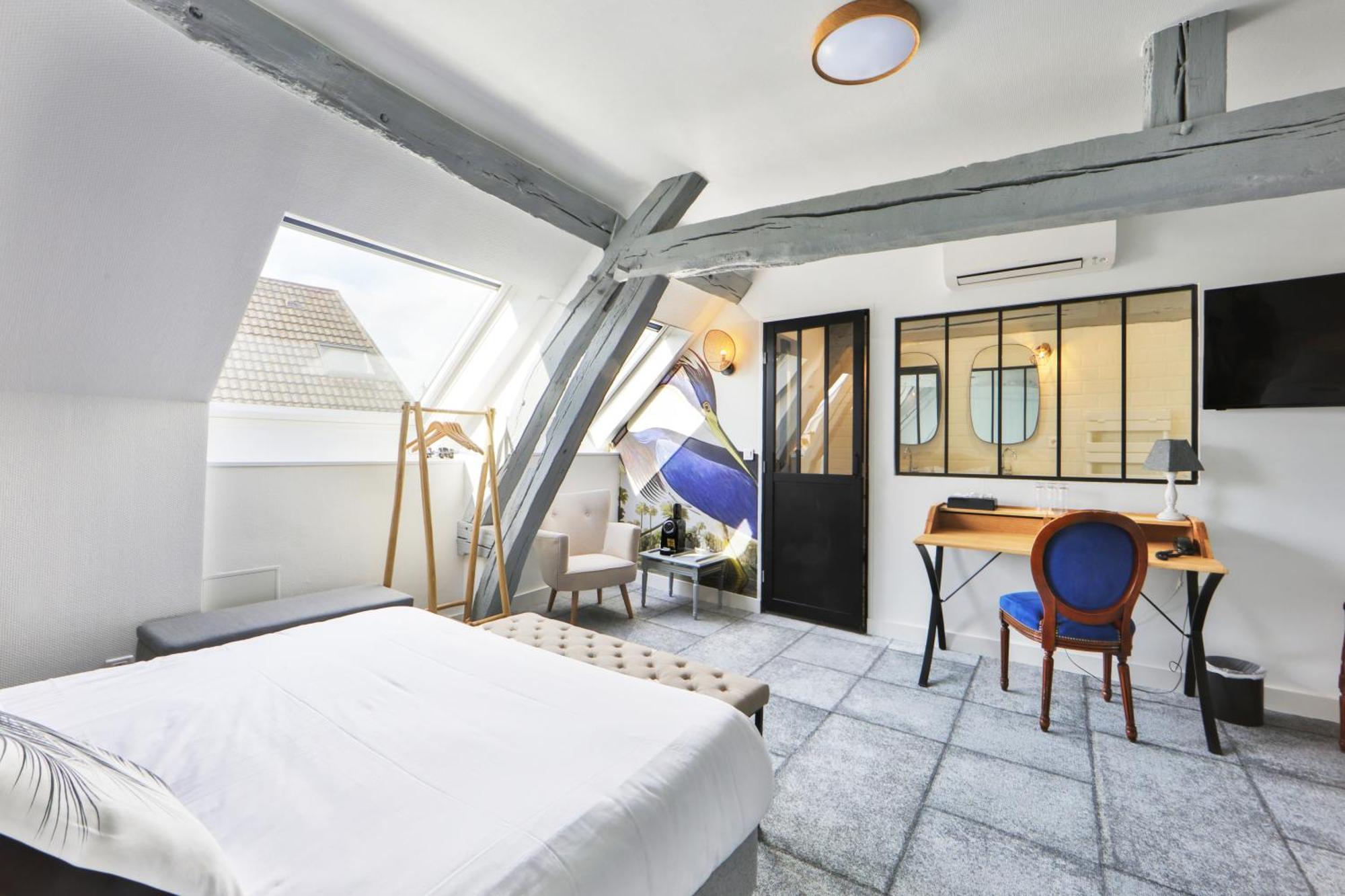 Logis Hotel & Restaurant Du Sauvage La Ferte-Gaucher Room photo